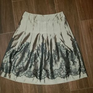 ANN TAYLOR SILK Sz 6 Skirt Cute 😍 Faux Lace Look Classy Pleated Beige Tan